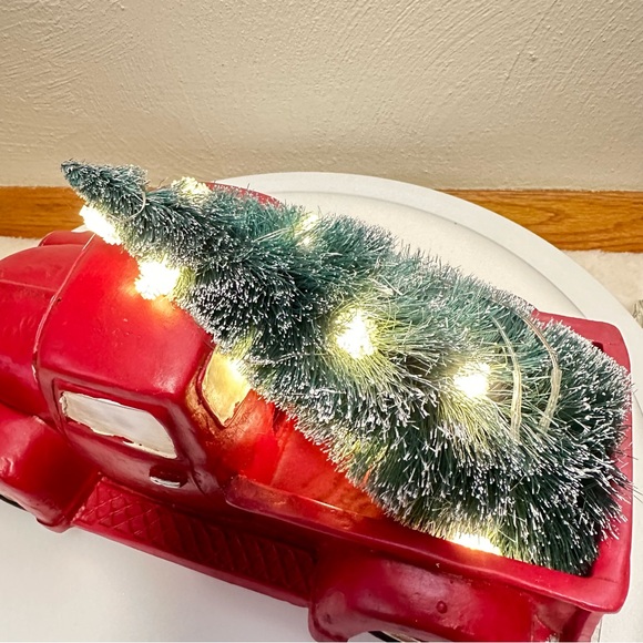 Hand Painted Ceramic Nostalgic Red Truck With Christmas Tree And LED Lights - Picture 8 of 12
